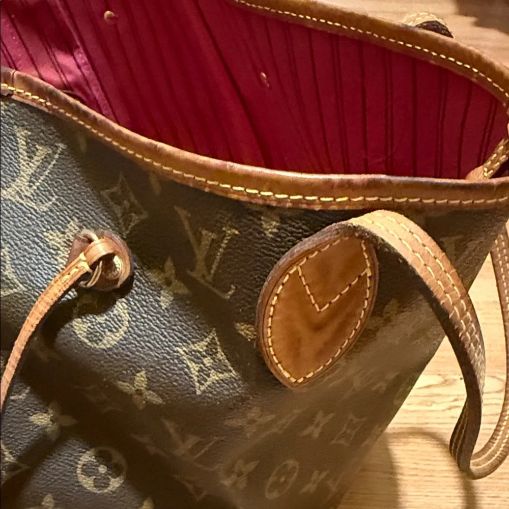 Louis Vuitton Monogram Neverfull MM - Picture 12 of 14